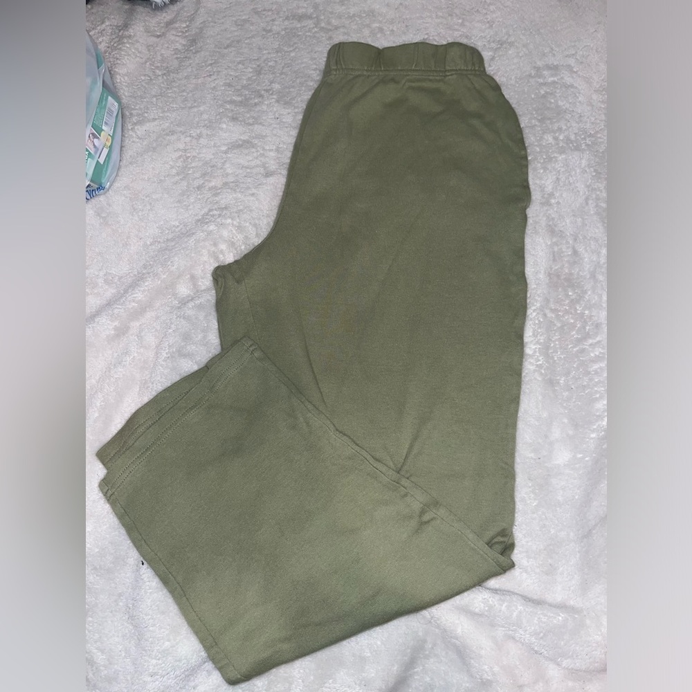 Green flair sweat pants
